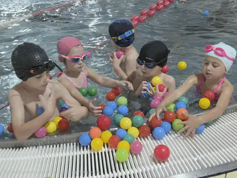 Zdjęcie 1: nauka pływania — Fundacja Maris
